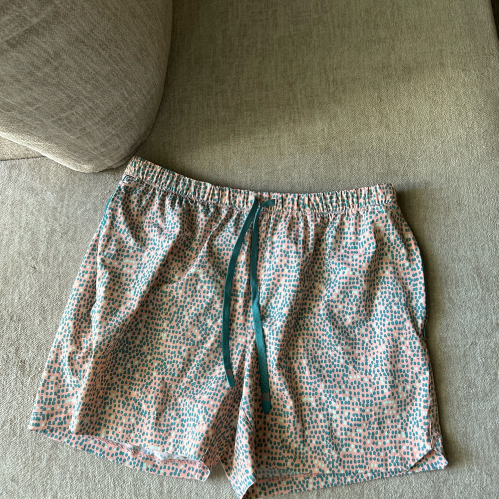 Men’s XL Fabletics Pink Orange Blue Lightweight Athletic Shorts